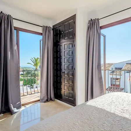 Violetas, Villa Nerja