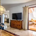 Villa Las Violetas With 2 Communal Pools Дом отдыха Нерха