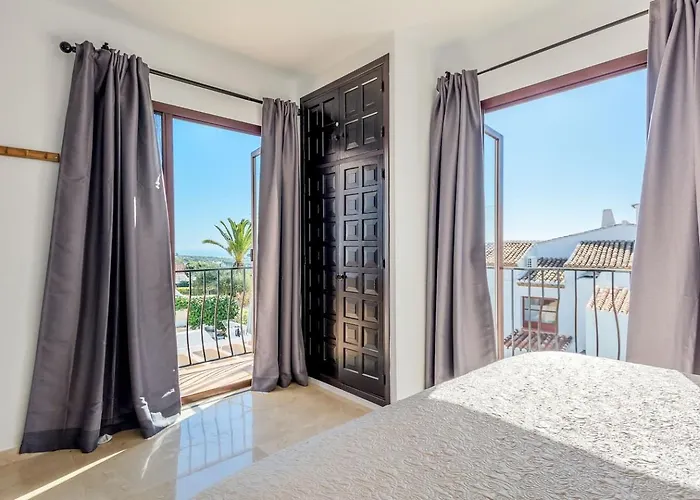 Villa Las Violetas With 2 Communal Pools Semesterbostad Nerja