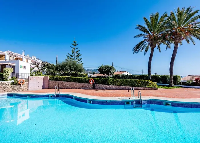 Villa Las Violetas With 2 Communal Pools Nerja
